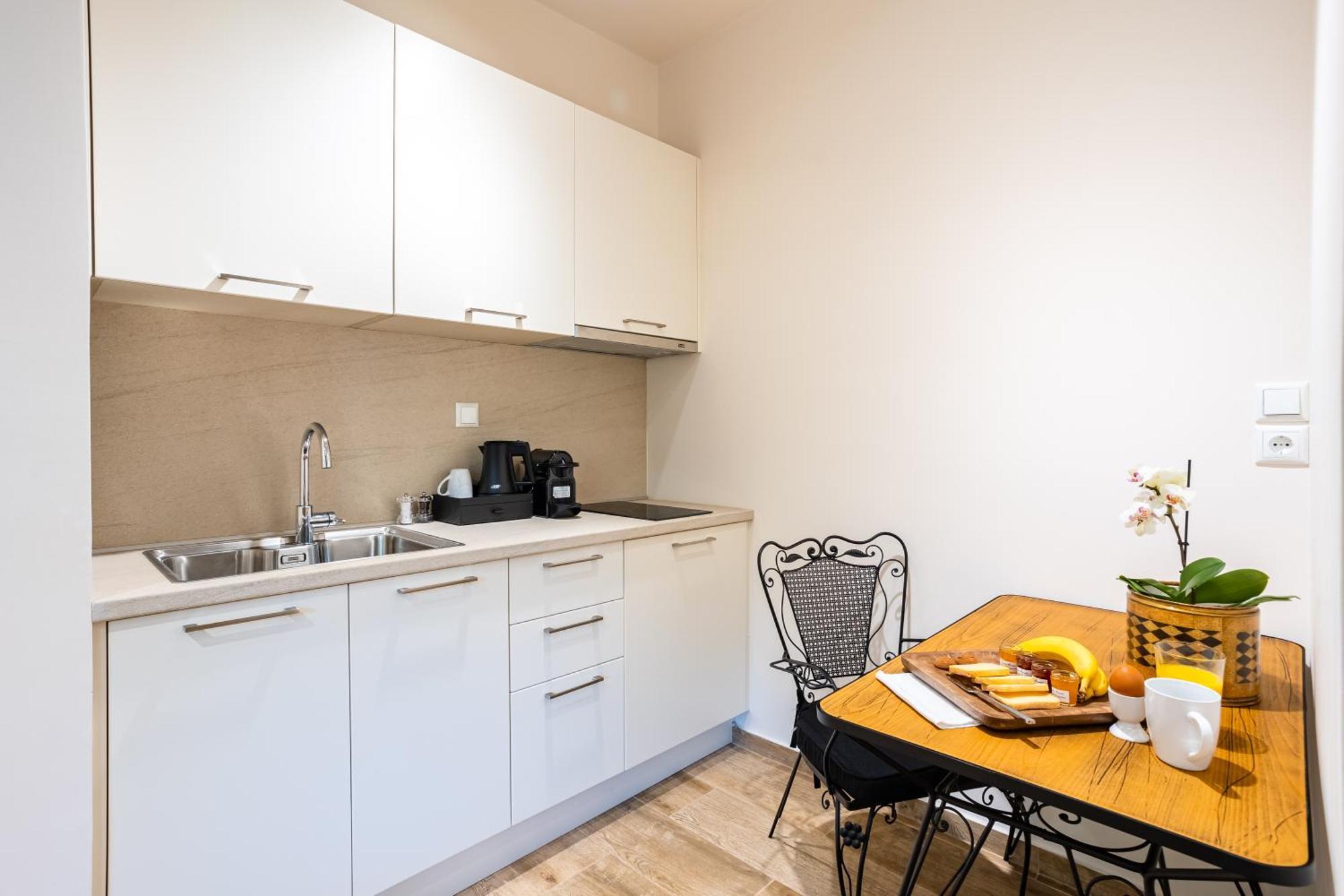 Villy'S Comfort Zone Apartments Kalamata Exterior foto