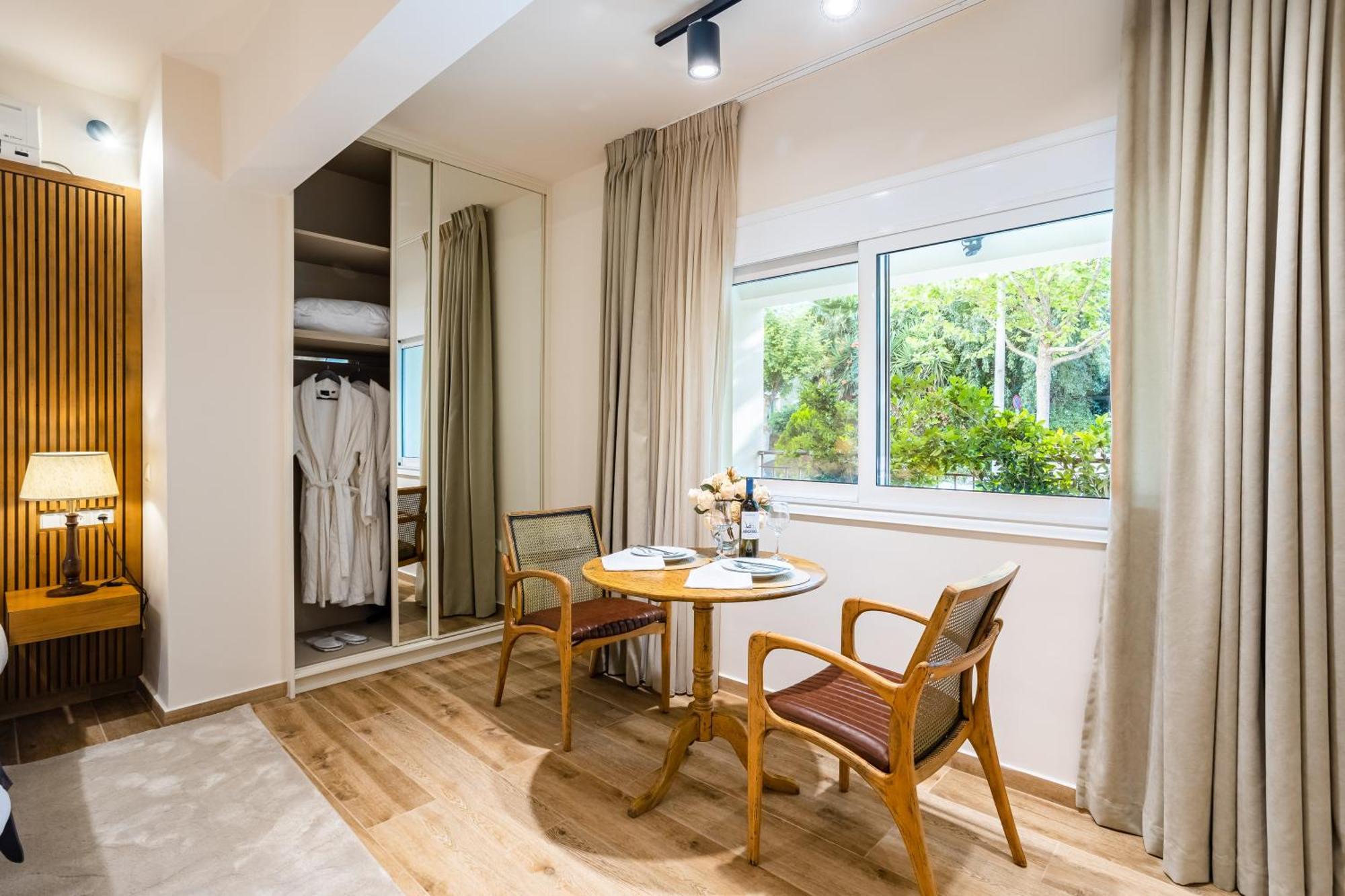 Villy'S Comfort Zone Apartments Kalamata Exterior foto