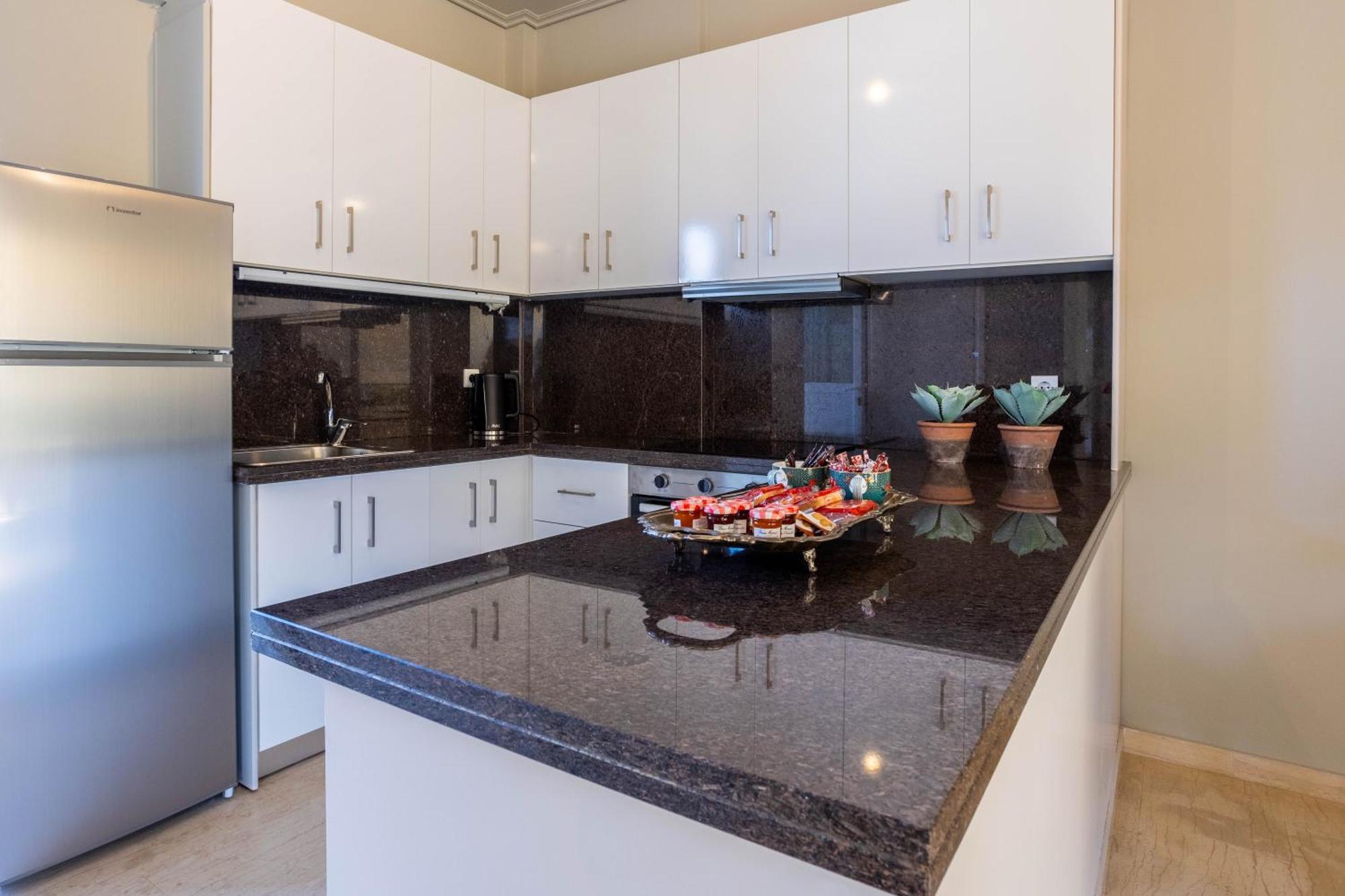 Villy'S Comfort Zone Apartments Kalamata Exterior foto